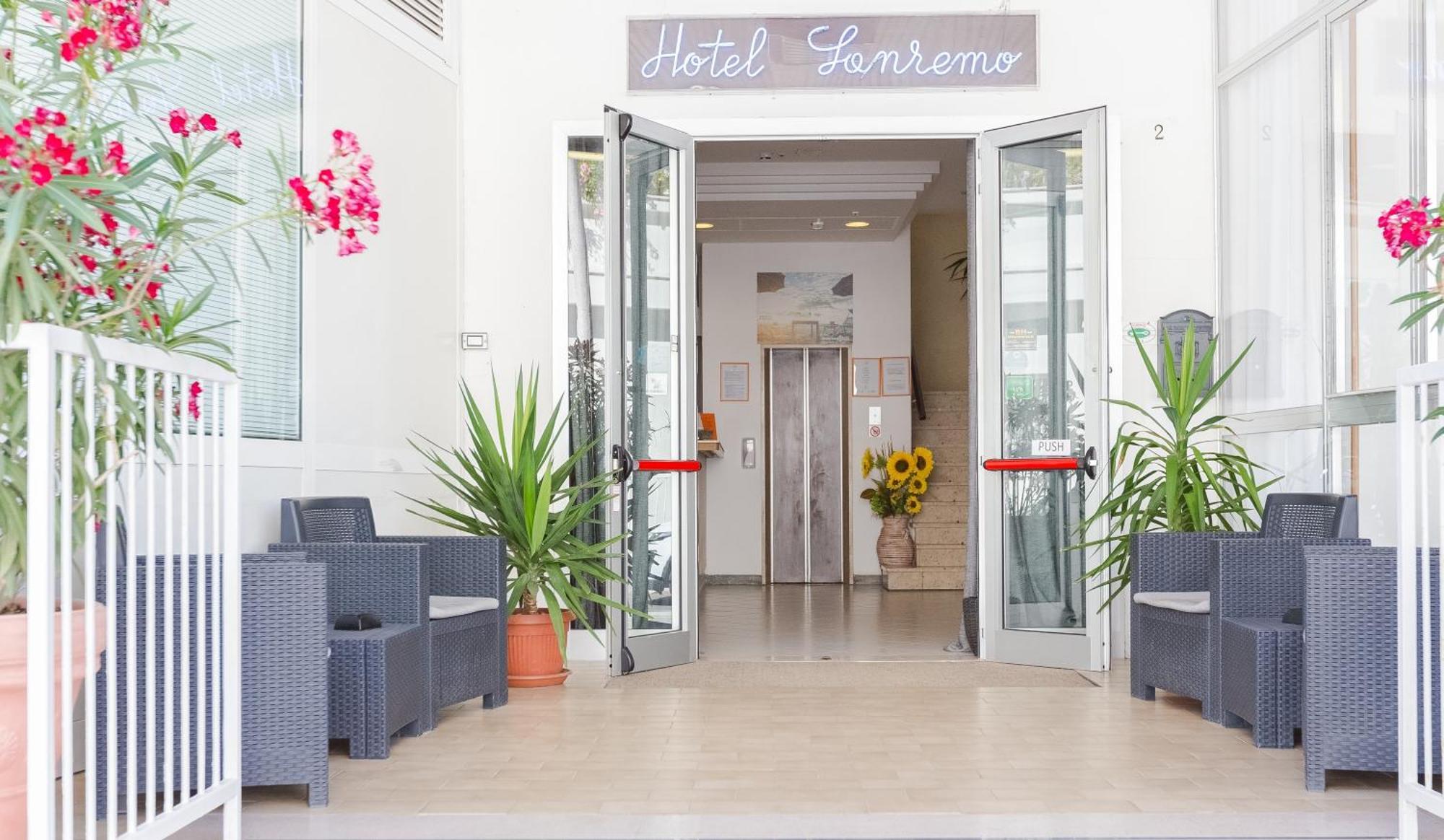 Hotel Sanremo Rímini Exterior foto