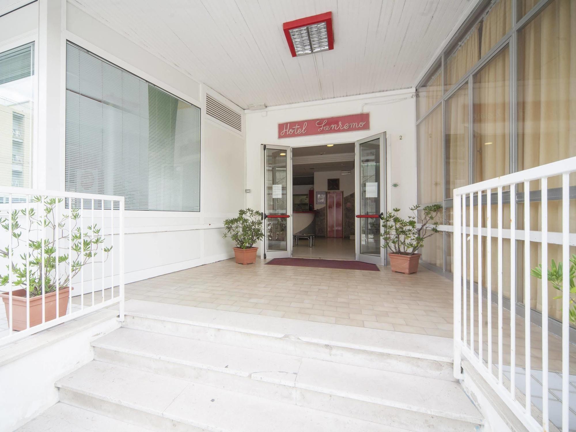 Hotel Sanremo Rímini Exterior foto